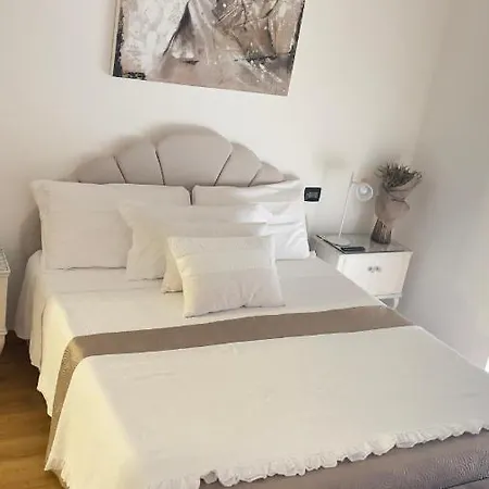 La Romantica Apartment *